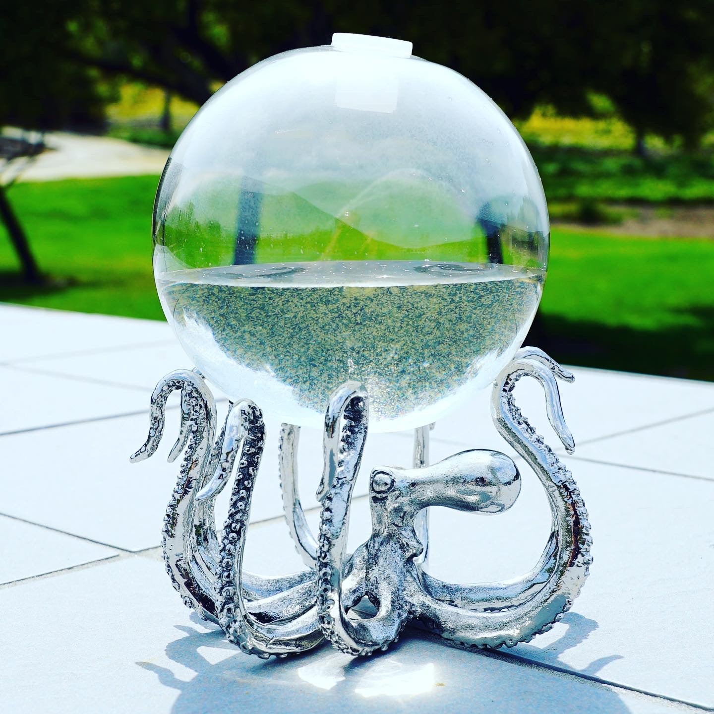 Bio-orb with OctoStand during daylight