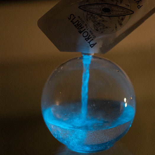 Pouring Bioluminescent Dinioflagellate into Large Bio-Orb